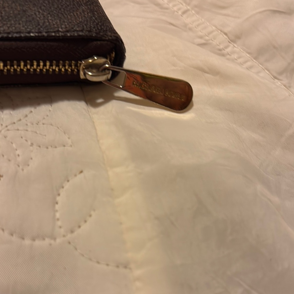 Michael Kors Black Wallet Sophisticated Design - Picture 2 of 4